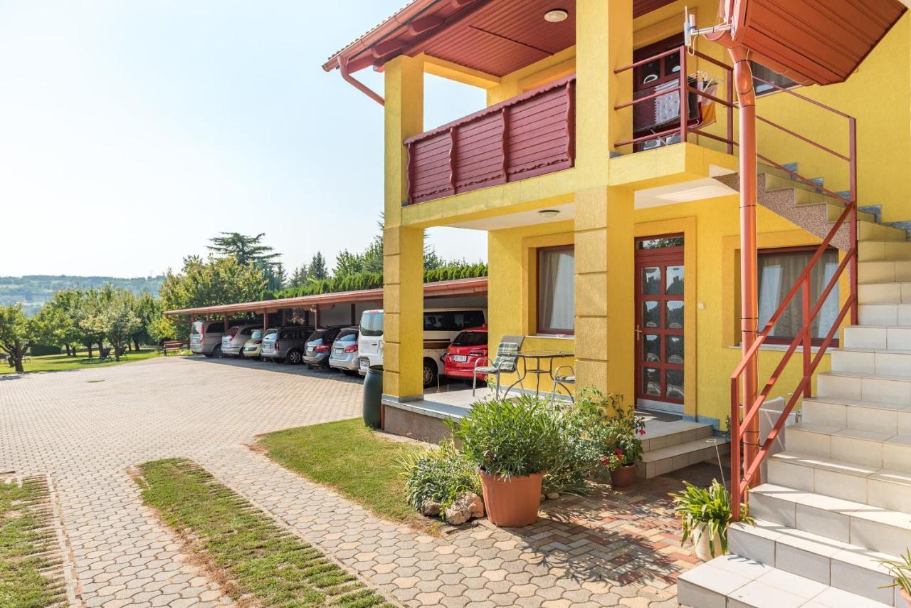 Nemes Apartmanhaz Хевіз Екстер'єр фото
